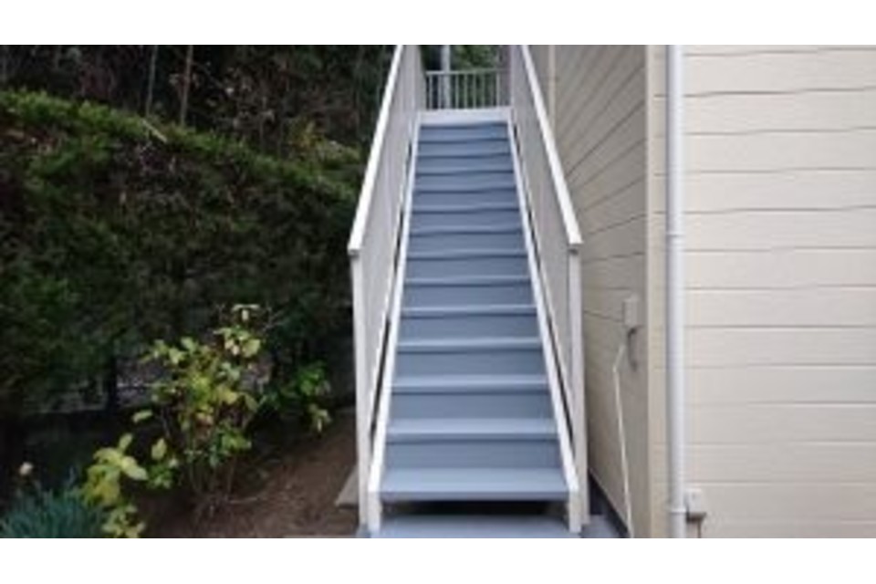 鉄骨階段・ウッド調外壁　塗り替え工事?‍♀️の画像