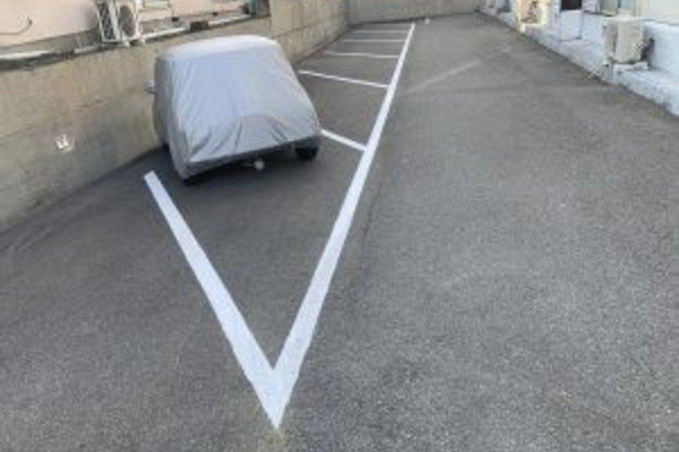 駐車場の白線・倉庫塗り替え工事?‍♀️の画像