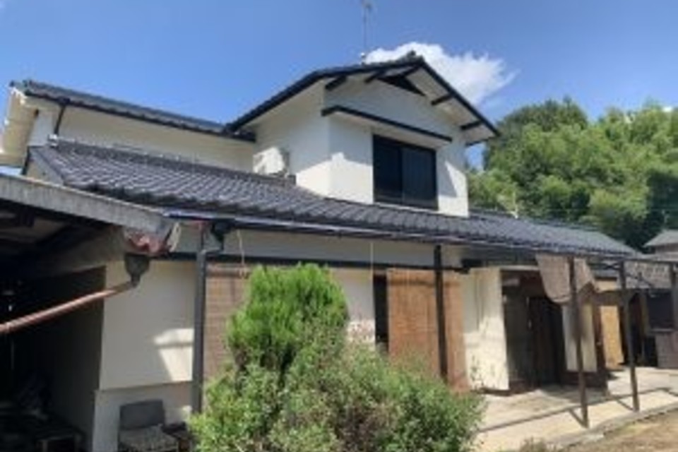 赤磐市 H様邸 屋根 セメント瓦 外壁モルタル 塗り替え 波板張り替え工事?‍♀️の画像