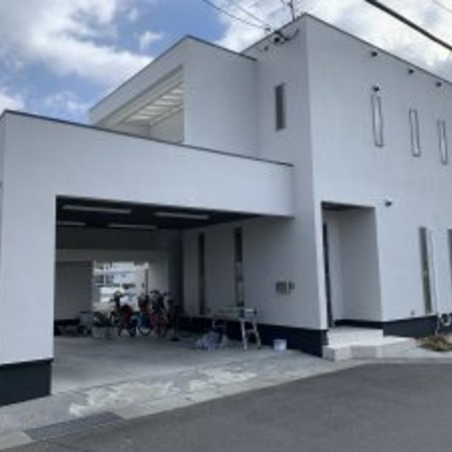 岡山市　中区　K様邸　屋根ガルバ鋼板　外壁モルタル　遮熱シリコン　石材調で塗装工事の画像