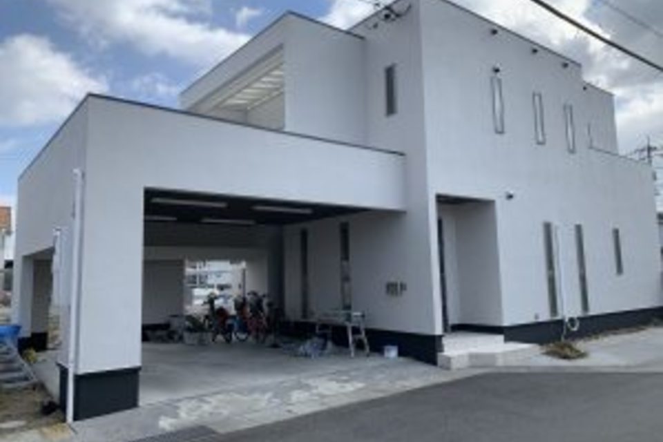 岡山市　中区　K様邸　屋根ガルバ鋼板　外壁モルタル　遮熱シリコン　石材調で塗装工事の画像