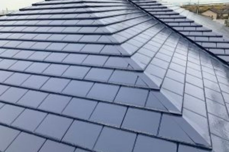 岡山市　南区　迫川　S様邸　ALc外壁　吹き付け　屋根　セメント瓦　遮熱フッ素塗り替え工事の画像