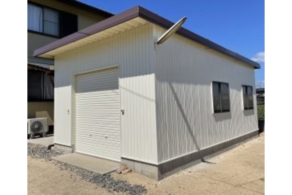 岡山市 南区 藤田 K様邸 倉庫 弱溶剤シリコン 塗り替え工事?‍♀️の画像