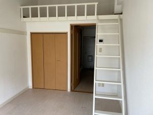 岡山市 中区 西川原 アパート 室内塗装工事?‍♀️ロフト 手すり 階段の画像