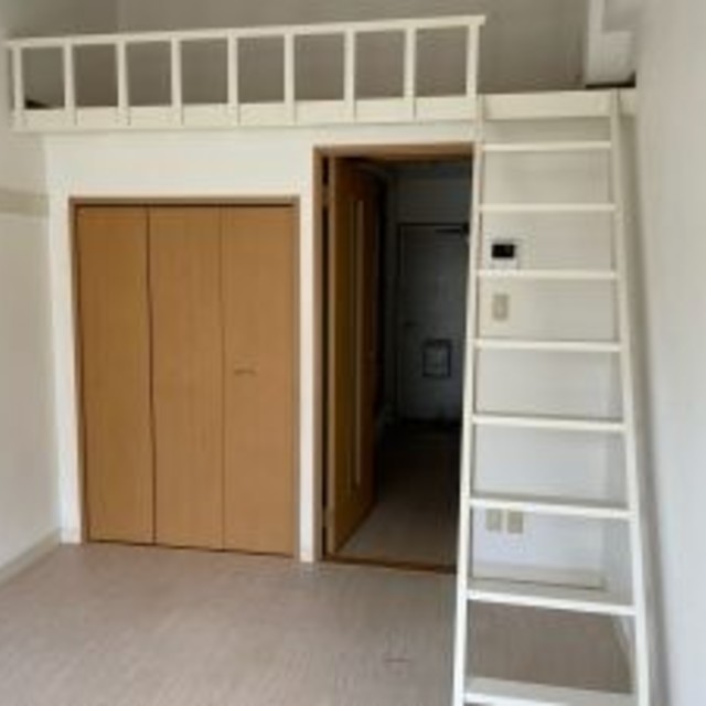 岡山市 中区 西川原 アパート 室内塗装工事?‍♀️ロフト 手すり 階段の画像