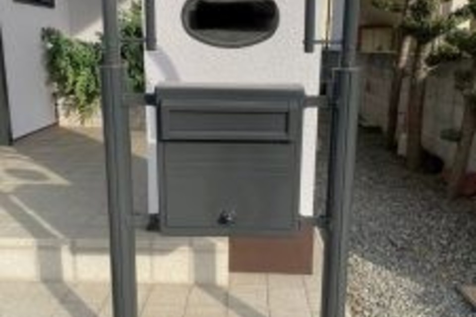 岡山市 中区 湊 S様邸 ポスト 塗り替え工事?‍♀️ポスト 給油缶の画像