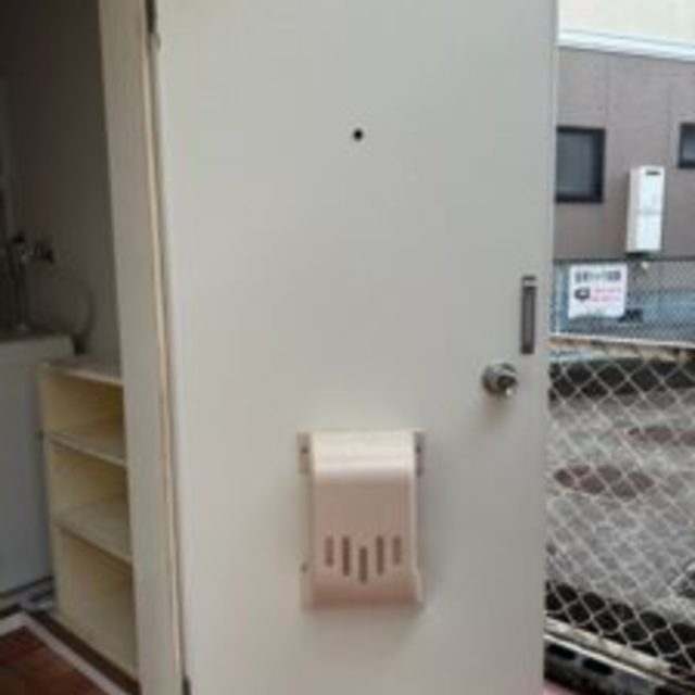 岡山市　中区　竹田　アパート　A  室内階段　壁板　扉　塗装工事の画像