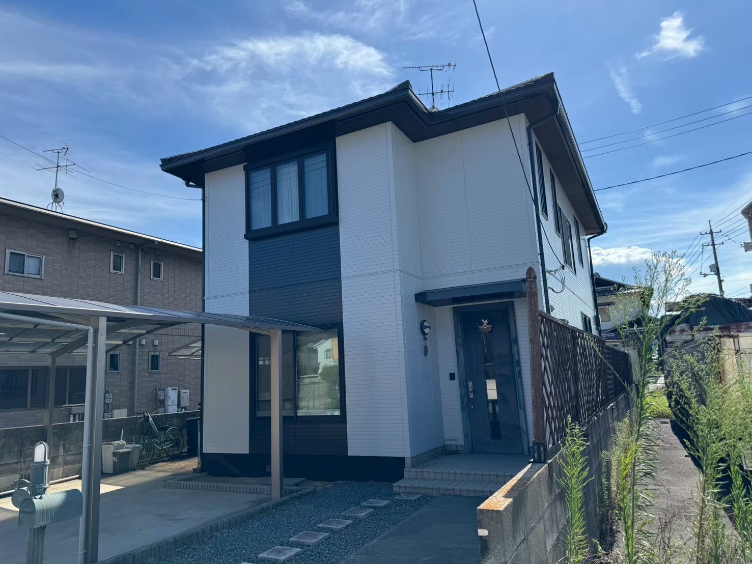 岡山市南区大福 T様邸 屋根塗装・外壁塗装 波板張り替え 玄関ドア取り替えの画像