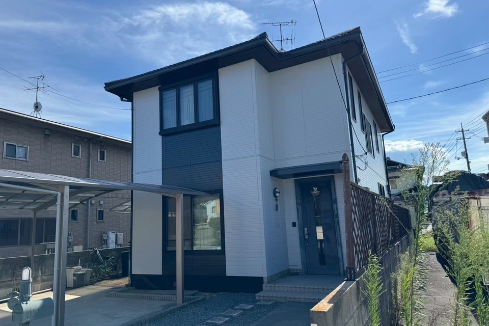 岡山市南区大福 T様邸 屋根塗装・外壁塗装 波板張り替え 玄関ドア取り替えの画像