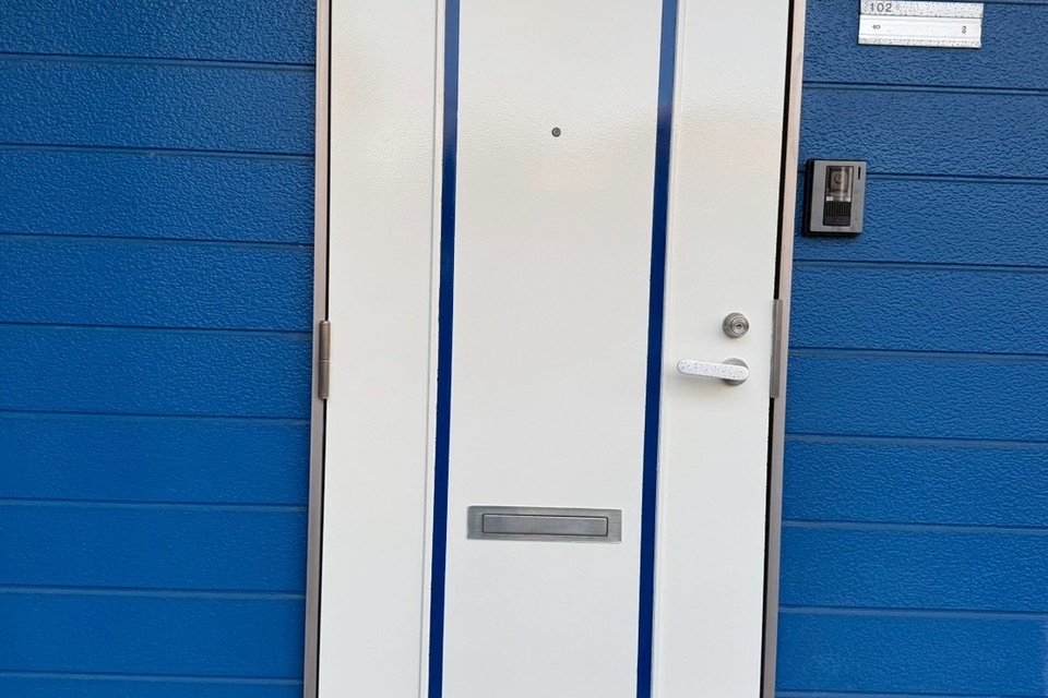 岡山市中区竹田 K様邸（アパート） 玄関ドア・廊下・鉄骨階段の画像