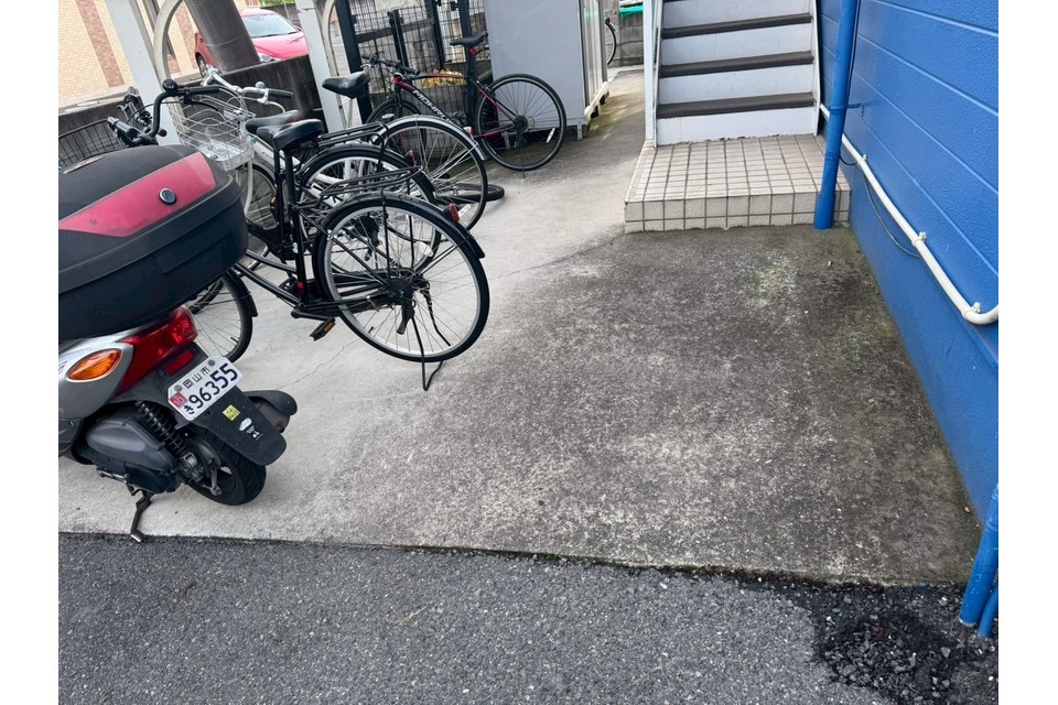 岡山市中区竹田 K様邸（アパート） 玄関ドア・廊下・鉄骨階段の画像