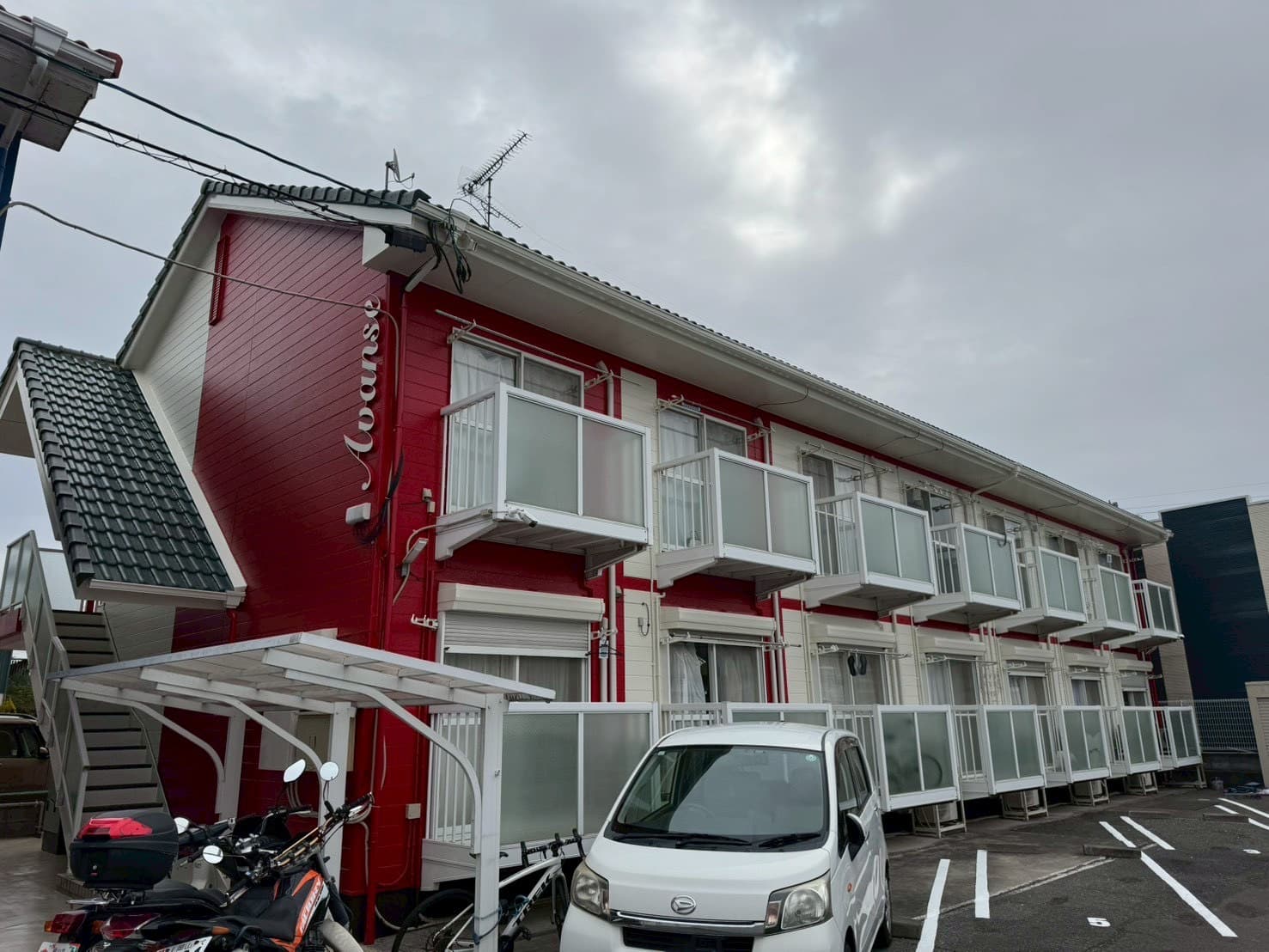 岡山市中区竹田 A様邸 屋根・外壁・室内・白線・廊下塗装工事の画像