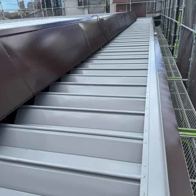 岡山市中区浜 F様邸 屋根・笠木塗装の画像