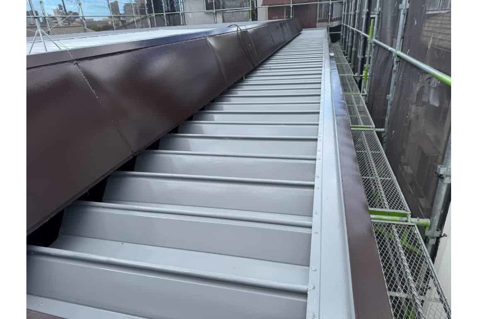 岡山市中区浜 F様邸 屋根・笠木塗装の画像