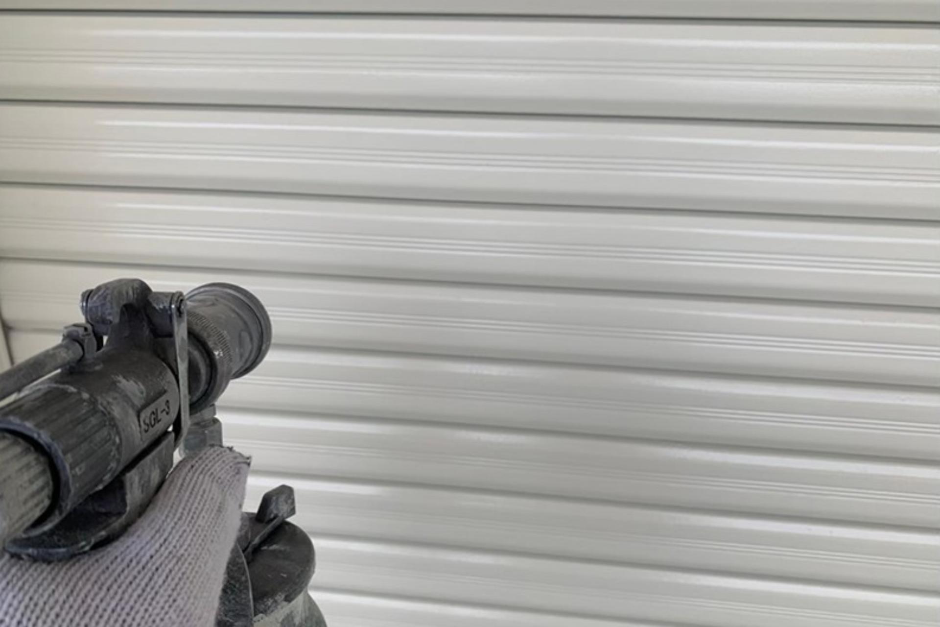 シャッターの塗装の画像